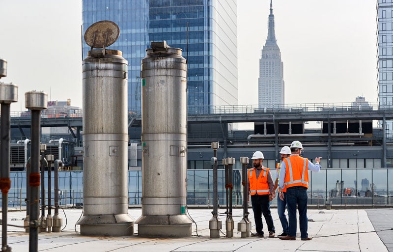 hudson-yards-checking-rooftop