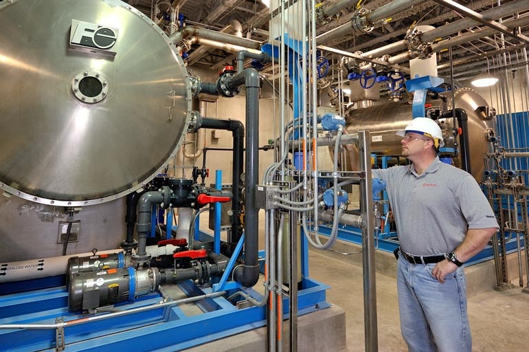 tampa-bay-veolia-employee-inspecting-equipment-small