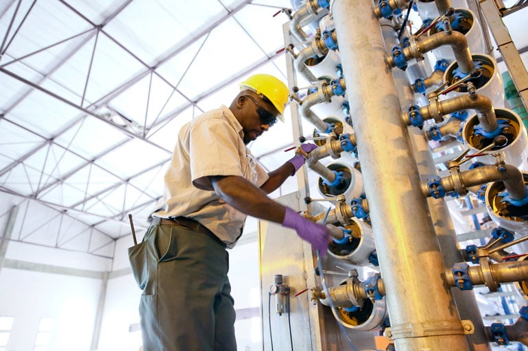 veolia-employee-inspecting-reverse-osmosis-system