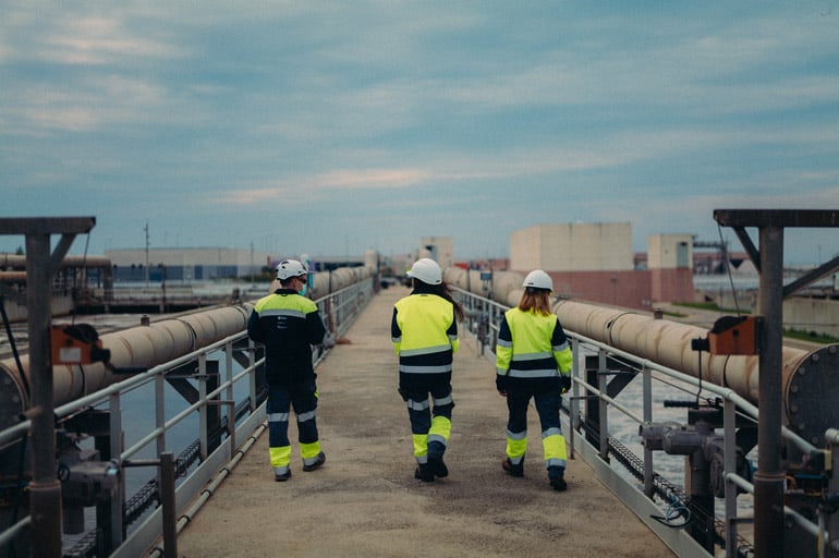 veolia-water-operators-walking-wastewater-treatment-plant